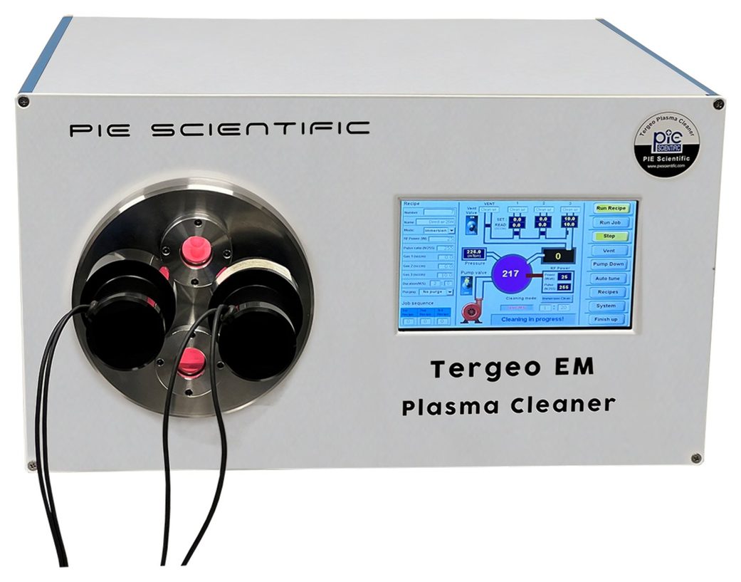 Tergeo-EM plasma cleaner with two Thermo Fisher TEM specimen holders